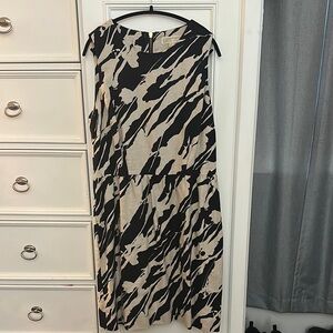 Black and Cream Sleeveless Dress